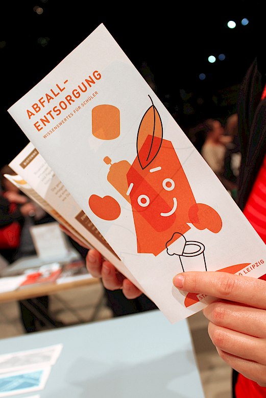 Sächsischer Staatspreis für Design | Wanderausstellung der Nominierten 2014 | Flyer für Kinder mit Maskottchen