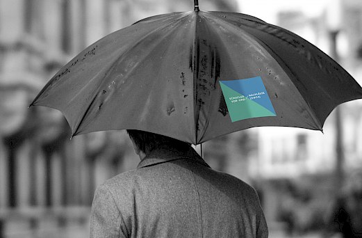 Künstlervor- und -nachlässe Leipzig e.V. | Merchandising | Regenschirm mit Logo | Sehsam | Leipzig | Designagentur | Markenagentur | Kreativagentur | Grafikdesign | Corporate Design | Corporate Identity | Markenstrategie | Markendesign | Markenanwendung | Gestaltung
